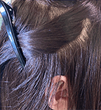 地毛のある頭で着用時 分け目の状態。